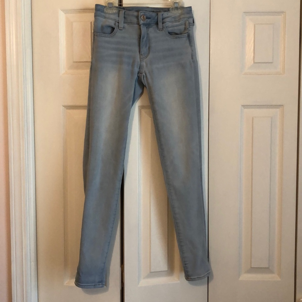 Light wash skinny jeans